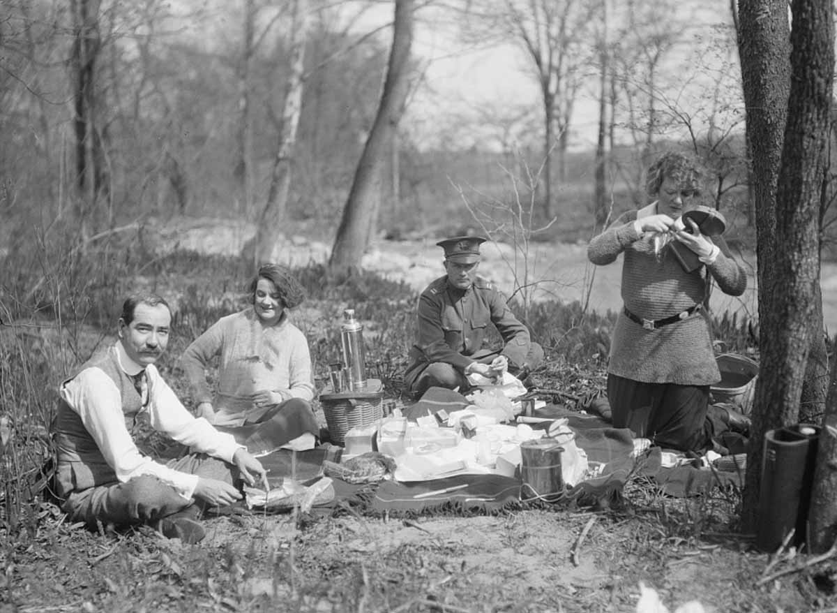 Picnic with Martha Hedman and friends, 1911, Library of Congress